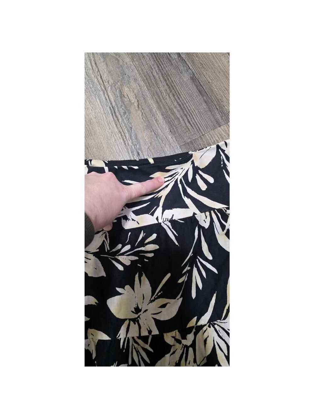 Jones New York Signature Size 6 Tiered Skirt Navy and Beige Floral Motif lined - Picture 11 of 11